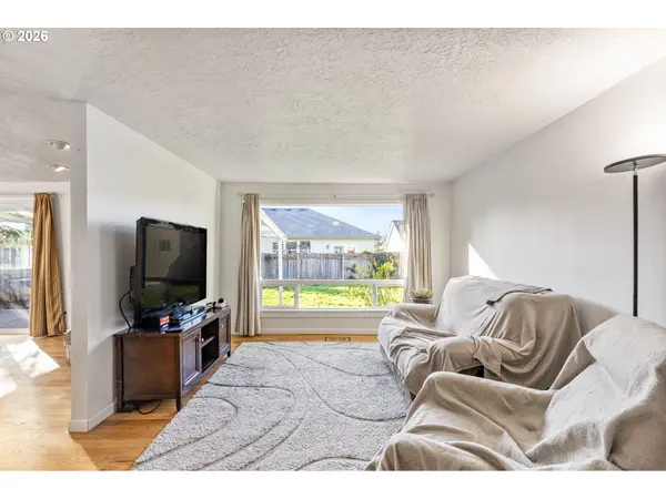 1247 Lottie LN NW, Salem, OR 97304