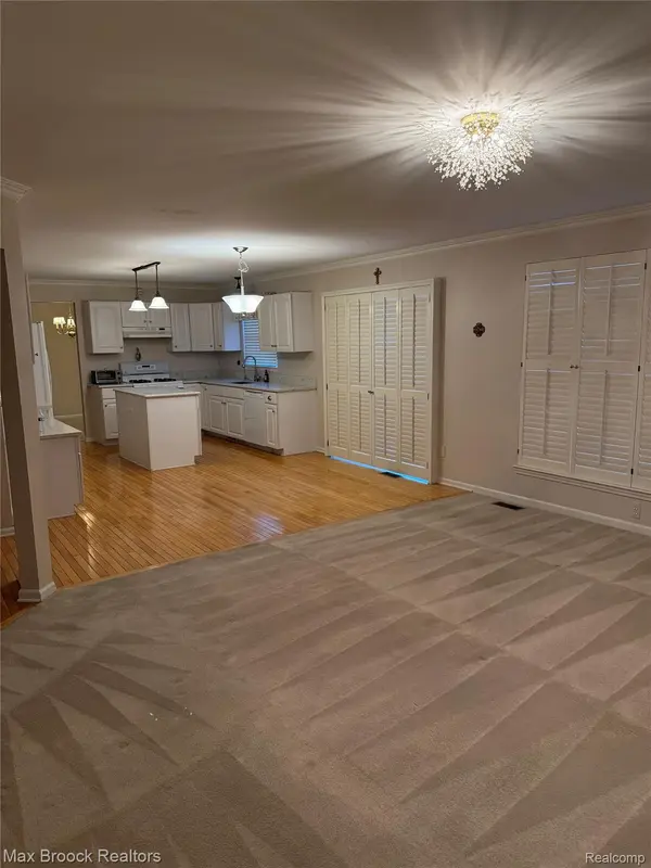 2738 Long Meadow LN, Rochester Hills, MI 48307