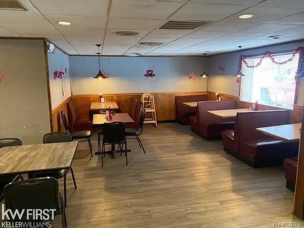 8372 N Saginaw ST, Genesee Twp, MI 48458