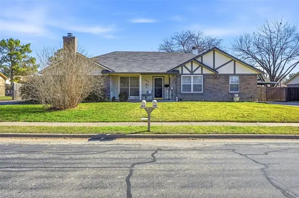 2910 Penny Lane, Euless, TX 76039