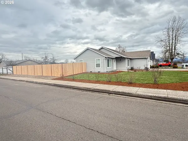 905 MONROE ST, Harrisburg, OR 97446