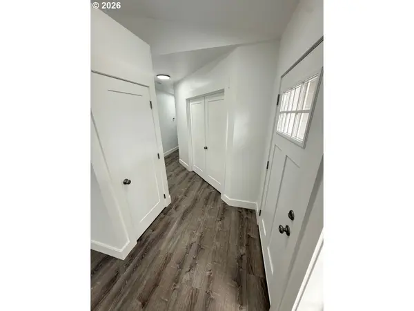 905 MONROE ST, Harrisburg, OR 97446