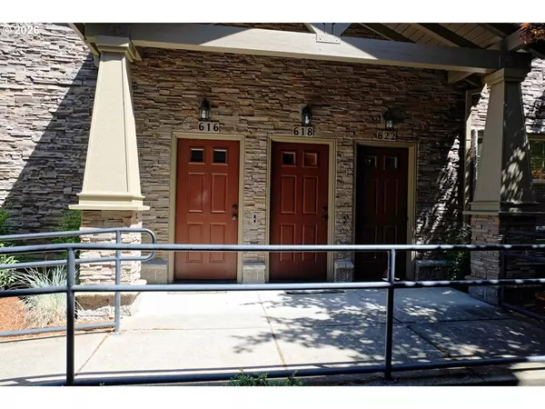 Hillsboro, OR 97003,618 NE GARSWOOD LN