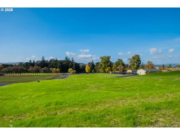 2 W Grant ST #2, Carlton, OR 97111