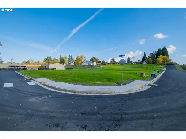 8 W Grant ST #8, Carlton, OR 97111