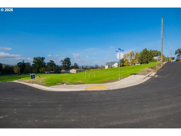 8 W Grant ST #8, Carlton, OR 97111