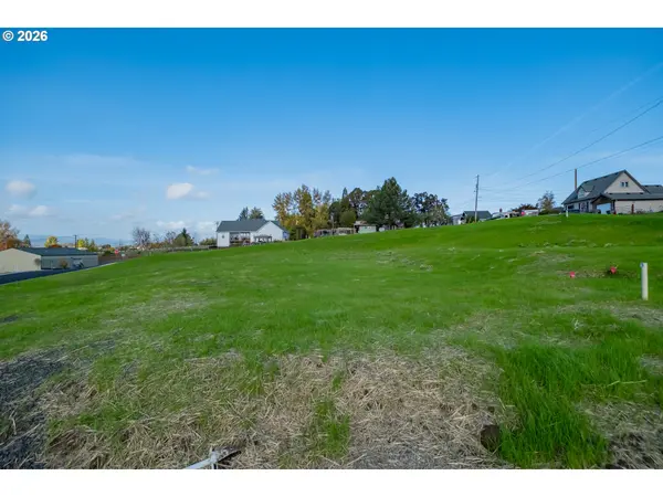 8 W Grant ST #8, Carlton, OR 97111