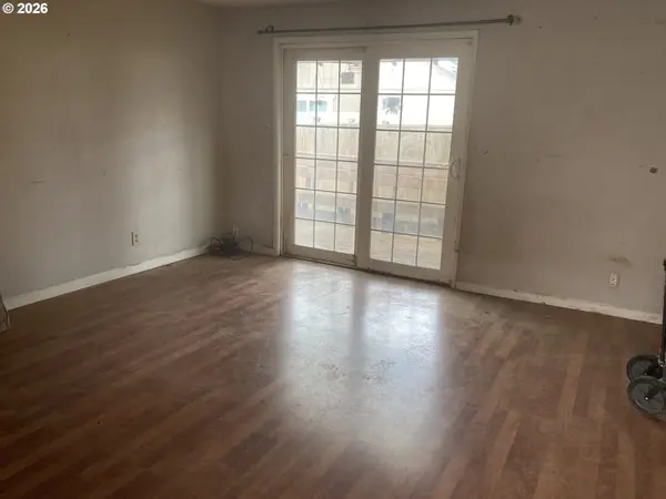 Cottage Grove, OR 97424,645 S 14TH ST