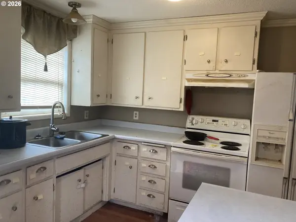 Cottage Grove, OR 97424,645 S 14TH ST