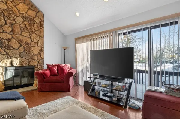 9 Kingsberry Dr, Franklin Twp., NJ 08873