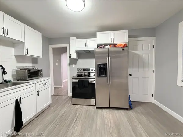 19605 Kelly RD, Detroit, MI 48225