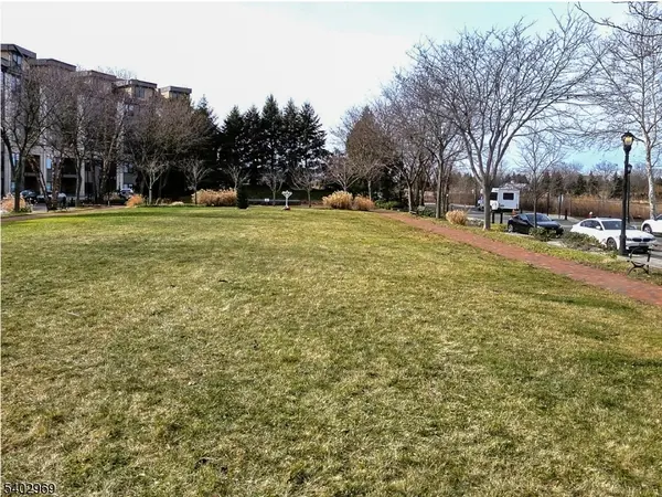 30 Freedomway #102, Jersey City, NJ 07305