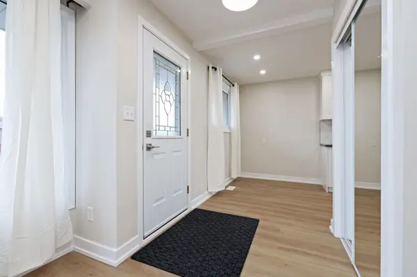 74 Valdez CT #Main, Oshawa, ON L1J 5W9