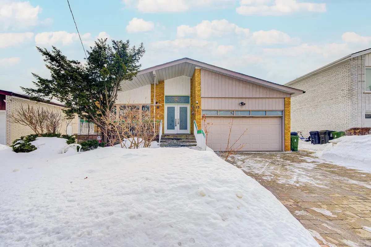 15 Sandale GDNS, Toronto C06, ON M3H 3V3