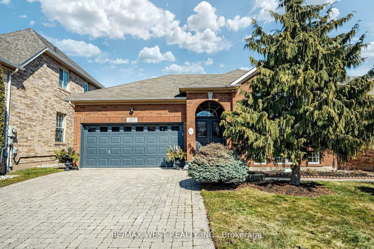 2223 Lapsley CRES, Oakville, ON L6M 4V1