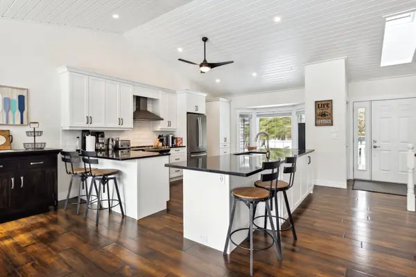 16 Black Bear DR, Kawartha Lakes, ON K0M 1N0