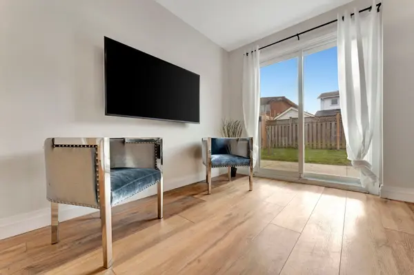 144 Ravenbury DR, Hamilton, ON L8W 2B5