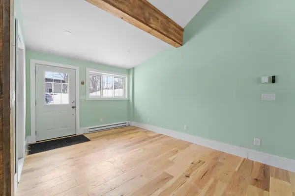 4396 Penetanguishene RD, Springwater, ON L0L 1V0