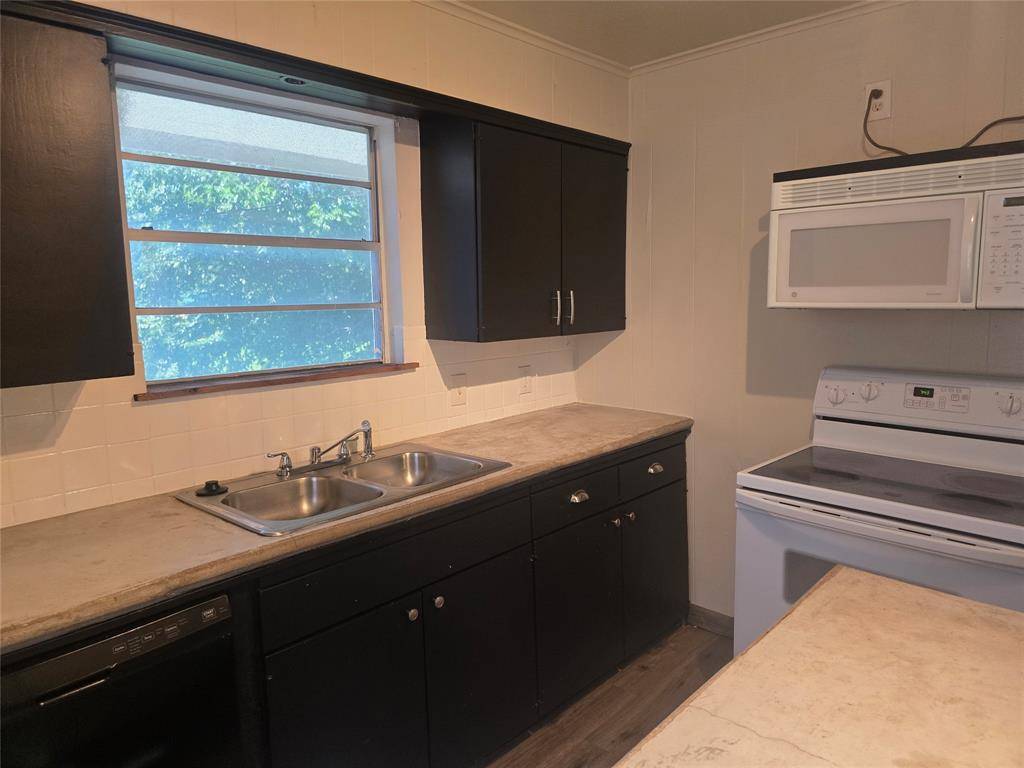 219 E 3rd Street #B, Keene, TX 76059