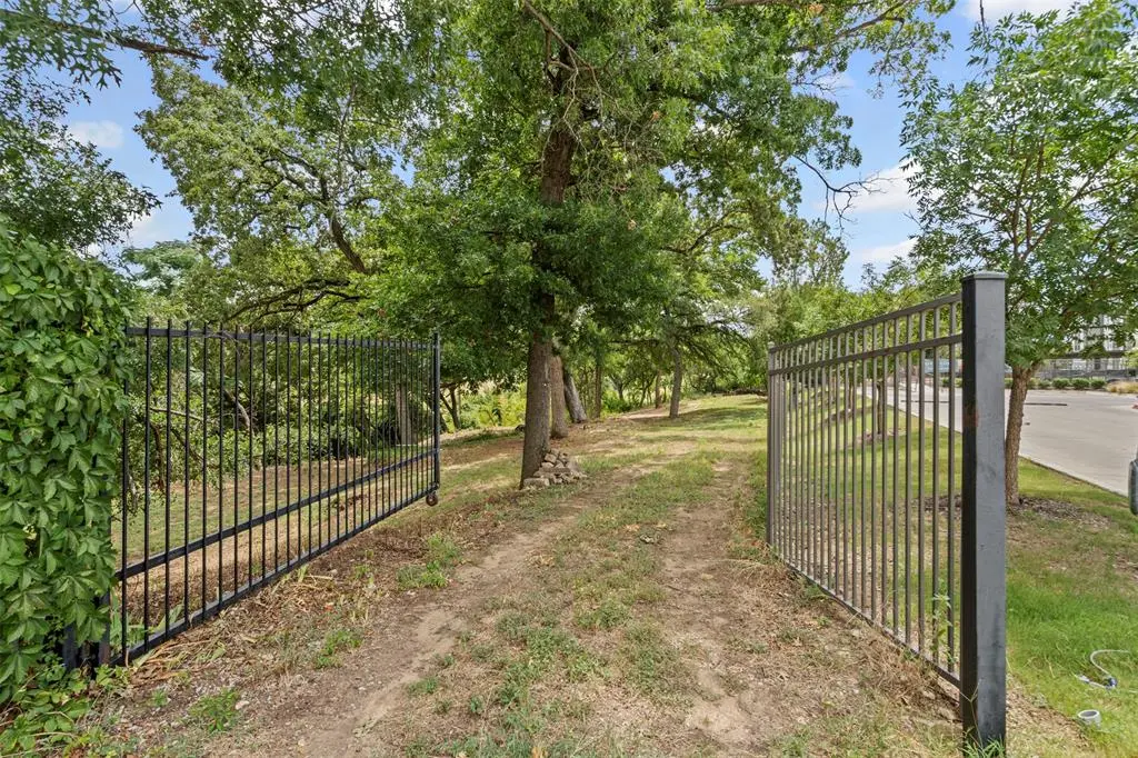 501 Nursery Lane, Fort Worth, TX 76114