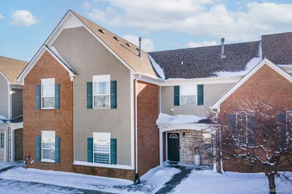 2104 Monarch DR, Shelby Charter Township, MI 48316