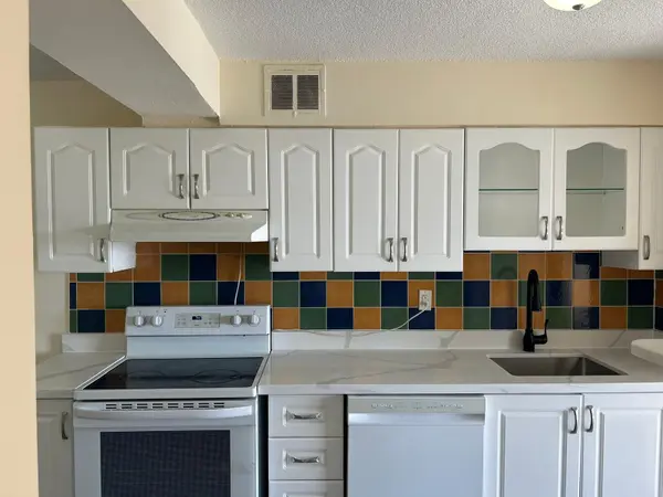 45 Sunrise AVE #511, Toronto C13, ON M4A 2S3