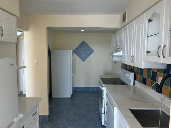 45 Sunrise AVE #511, Toronto C13, ON M4A 2S3