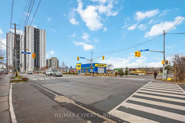 19B Oak ST, Toronto W04, ON M9N 0A4