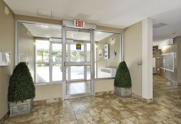 8 Harris ST #302, Cambridge, ON N1R 8R1