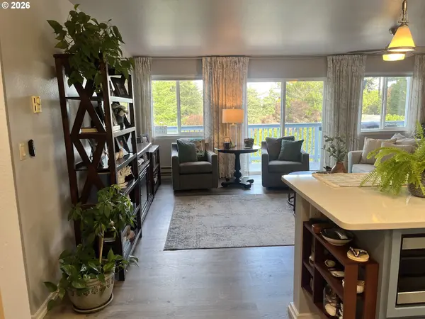 1425 SEACREST LN #4D, Brookings, OR 97415