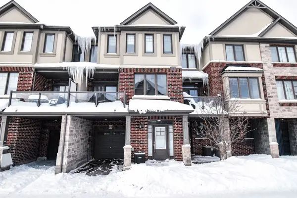 15 Hoffman LN, Hamilton, ON L9G 0H2