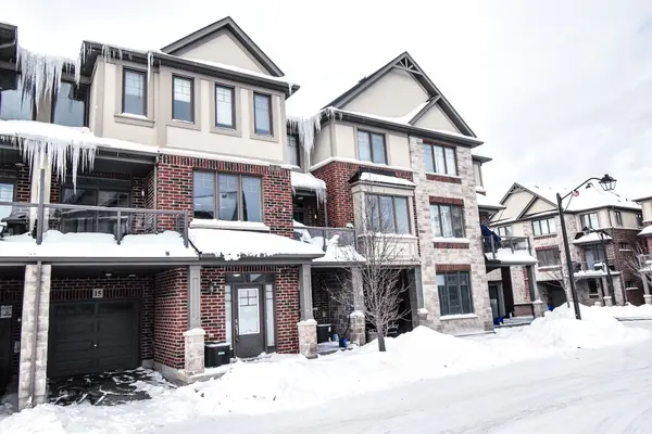 15 Hoffman LN, Hamilton, ON L9G 0H2