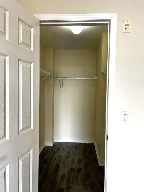 2 Maison Parc CT #617, Vaughan, ON L4J 9K4