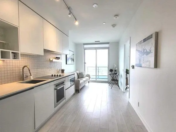 950 Portage Pkwy #5507, Vaughan, ON L4K 0J7