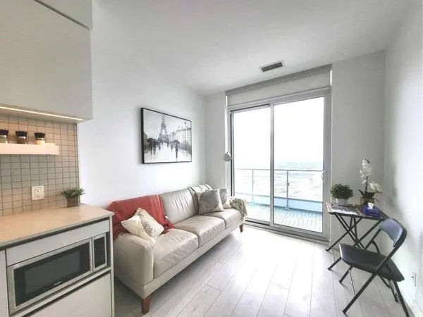 950 Portage Pkwy #5507, Vaughan, ON L4K 0J7