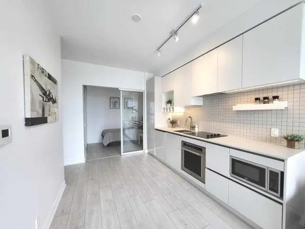 950 Portage Pkwy #5507, Vaughan, ON L4K 0J7