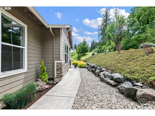 962 S 66TH PL, Springfield, OR 97478