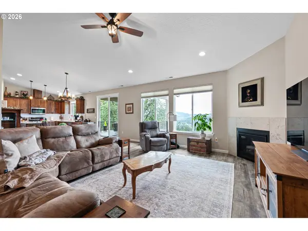 962 S 66TH PL, Springfield, OR 97478