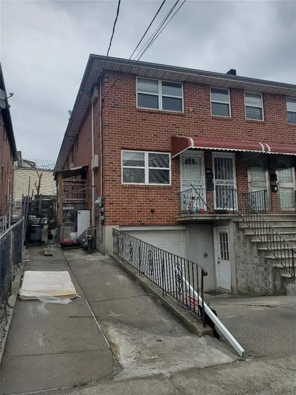 2105 123rd ST, Queens, NY 11356