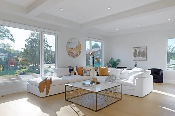 1047 Meredith AVE, Mississauga, ON L5E 2C6