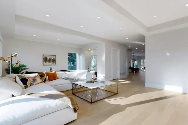 1047 Meredith AVE, Mississauga, ON L5E 2C6