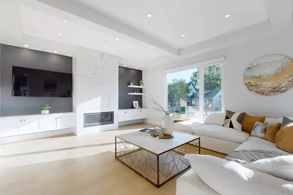 1047 Meredith AVE, Mississauga, ON L5E 2C6