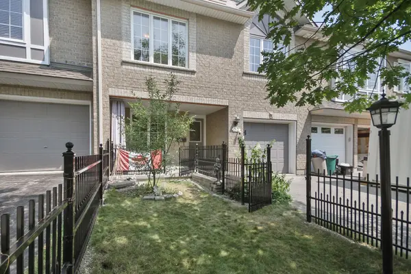 57 Macassa CIR, Kanata, ON K2T 1J8