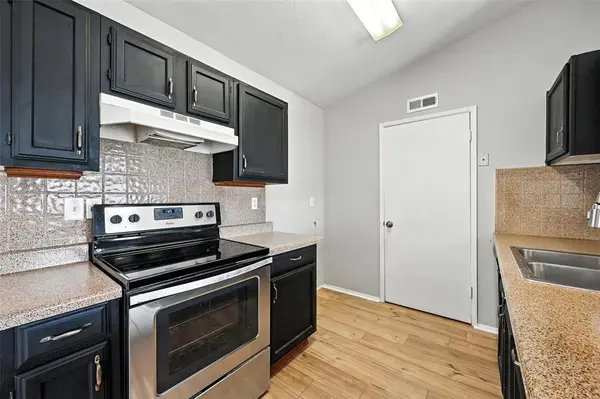 6076 Dooley Drive, The Colony, TX 75056