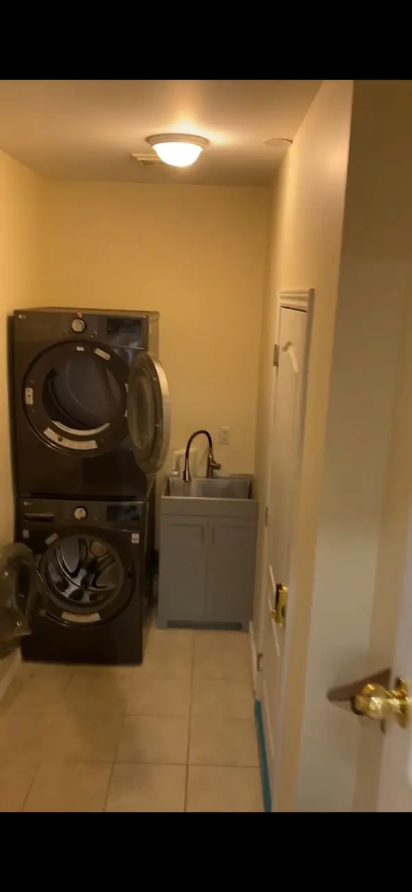 25 Taverner CRES, Ajax, ON L1T 5A3