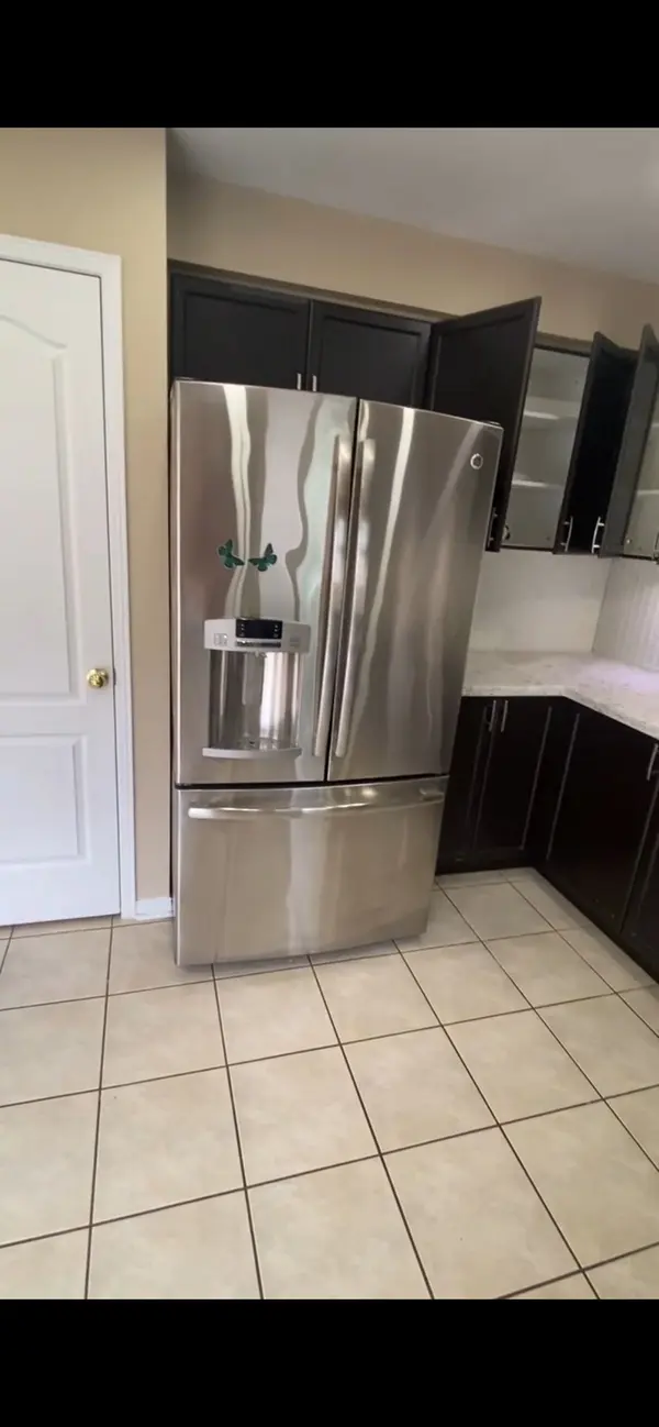 25 Taverner CRES, Ajax, ON L1T 5A3