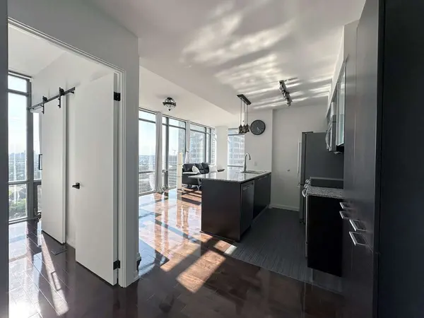 37 Grosvenor ST #2203, Toronto C01, ON M4Y 3G5