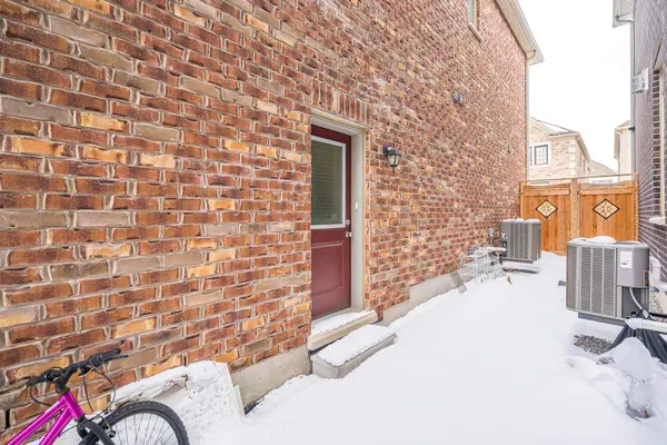 21 Souter DR, Whitby, ON L1P 0J6