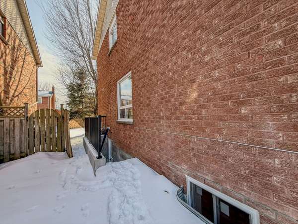 14 Sallis DR, Ajax, ON L1S 6Y3