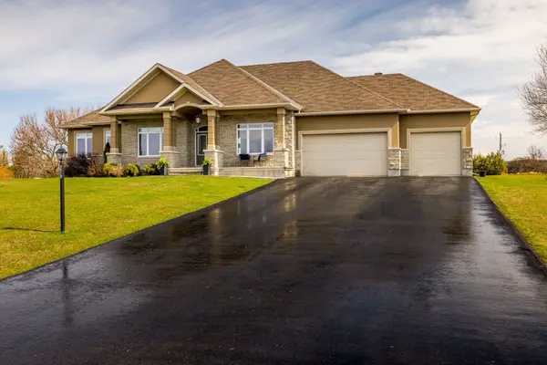 270 West Lake CIR, Carp - Huntley Ward, ON K0A 1L0